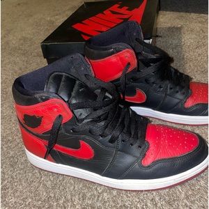 10.5 Jordan 1 Reb Black and white. Great condition comes with box